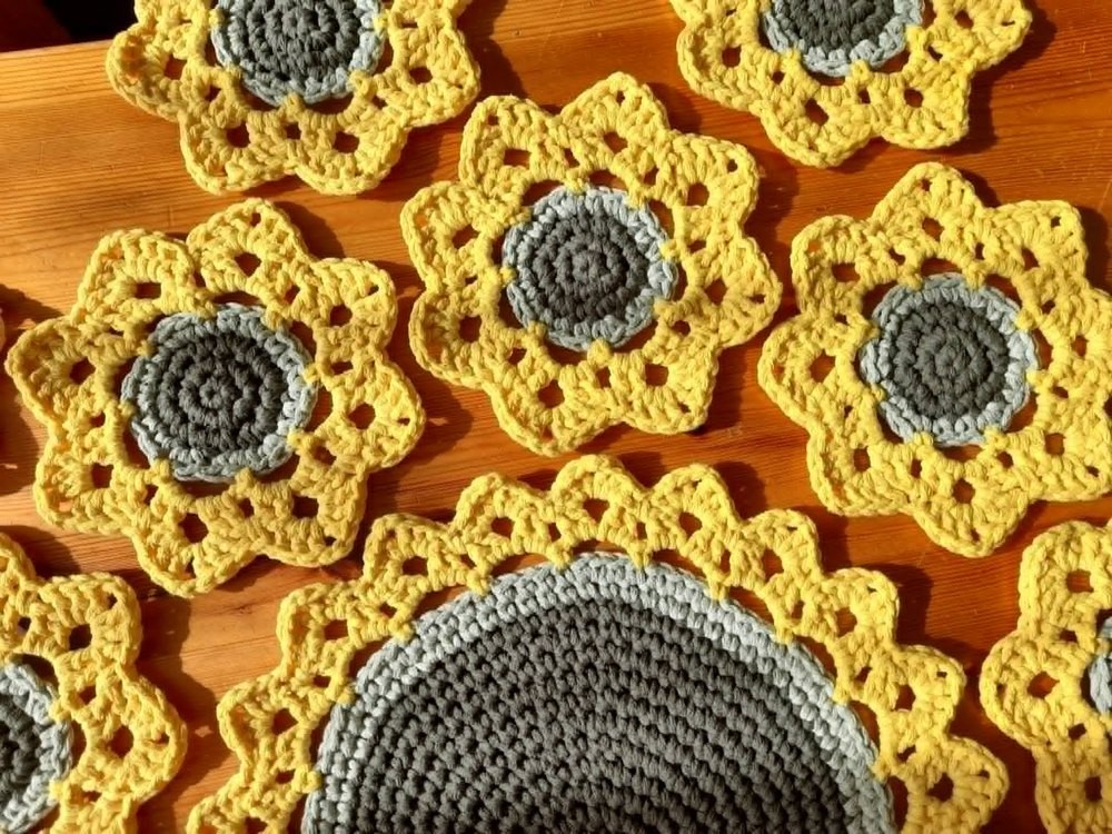 35 doilycoasters sunflowers set with doily cord